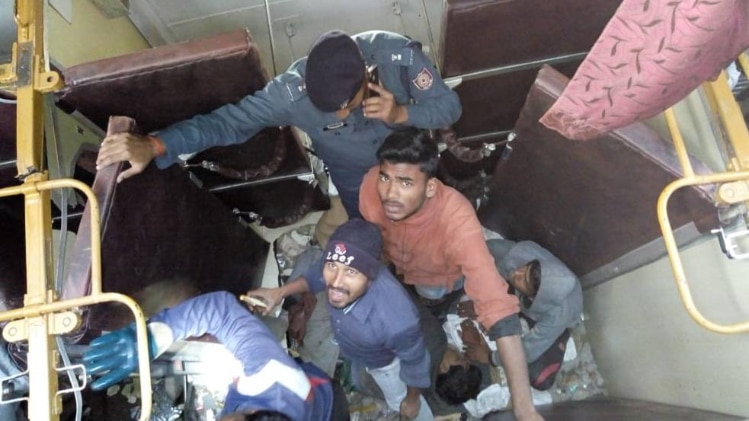 हादसे के बाद पथराव