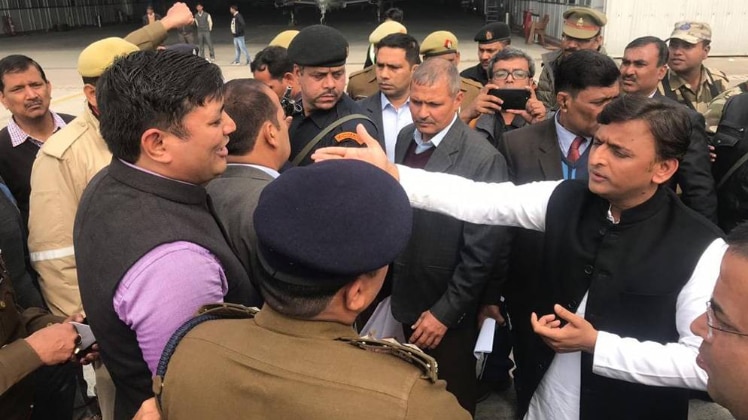 अखिलेश यादव