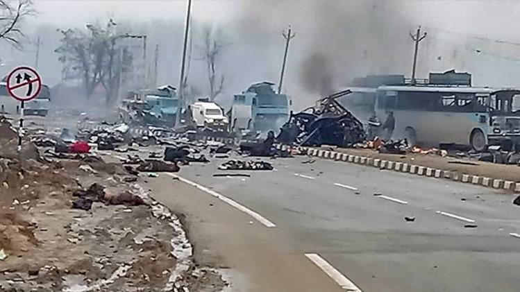 पुलवामा आतंकी हमले के तुरंत बाद की तस्वीर(PTI)