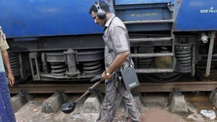 चेन्नई के रेलवे स्टेशन पर बम निरोधक दस्ता(फाइल फोटो-रॉयटर्स)