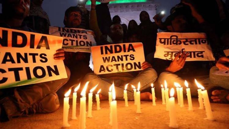 आतंकी हमले के खिलाफ प्रदर्शन (रॉयटर्स)