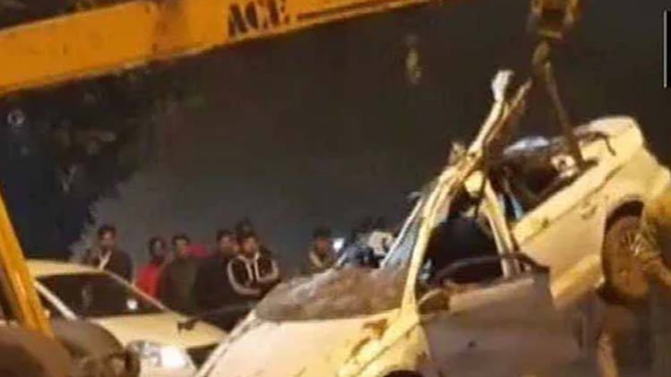 दिल्ली में सड़क हादसा