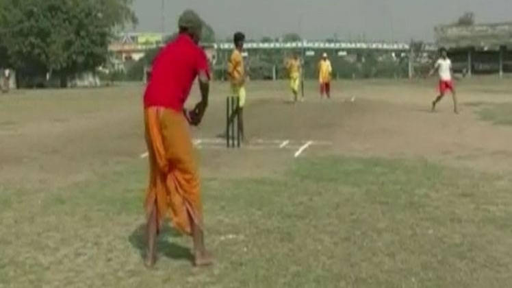 धोती-कुर्ते में खेला क्रिकेट मैच, संस्कृत में कॉमेंट्री, देखें Video