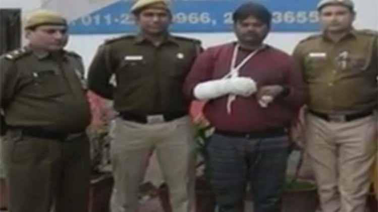 गिरफ्त में ठकठक गैंग का अपराधी (वीडियो ग्रैब)