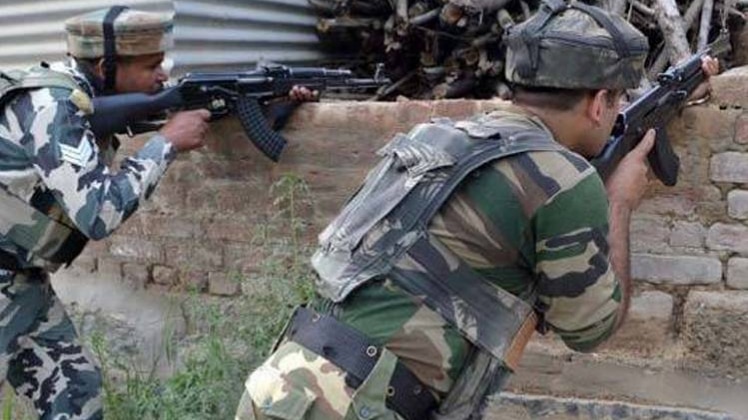 घाटी में आतंकियों और सुरक्षाबलों के बीच मुठभेड़(फाइल फोटो)