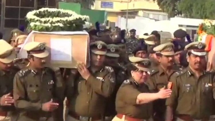 शहीदों को आखिरी विदाई (फोटो- twitter/@ANI)