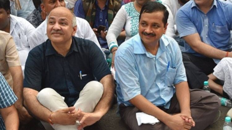 अरविंद केजरीवाल का धरना (फाइल फोटो)