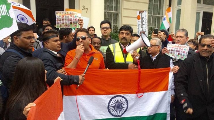 पुलवामा हमले का विरोध