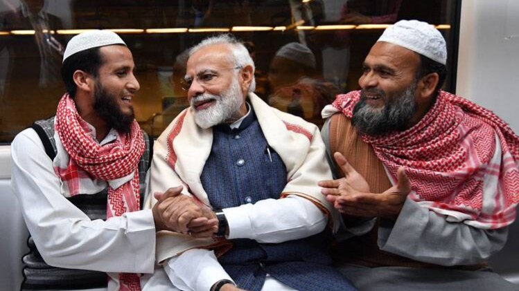 दिल्ली मेट्रो में पीएम मोदी