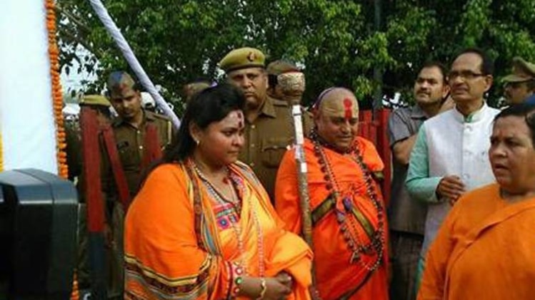 महात्मा गांधी के पुतले पर गोली चलाने वाली पूजा शकुन पांडे गिरफ्तार