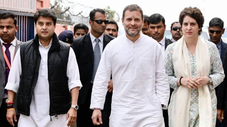 प्रियंका गांधी का रोड शो