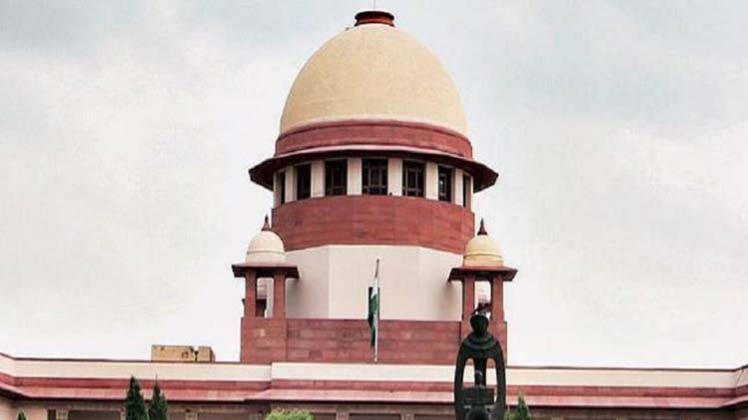 दिल्ली की जंग पर SC का फैसला, ट्रांसफर-पोस्टिंग पर बड़ी बेंच करेगी सुनवाई