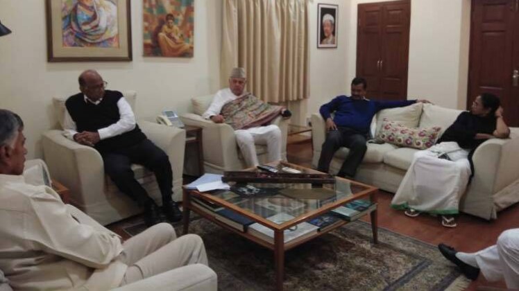 नॉनस्टॉप 100: मोदी के खिलाफ शरद पवार के घर विपक्ष का 'चक्रव्यूह'