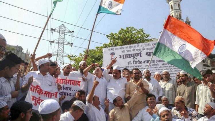 पुलवामा हमले का विरोध