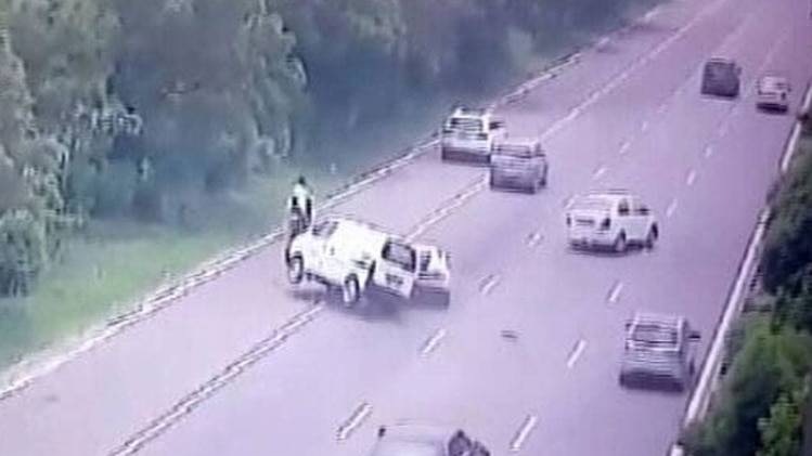 नोएडा एक्सप्रेसवे पर हादसों की हैरान कर देने वाली तस्वीरें (फोटा-आजतक)