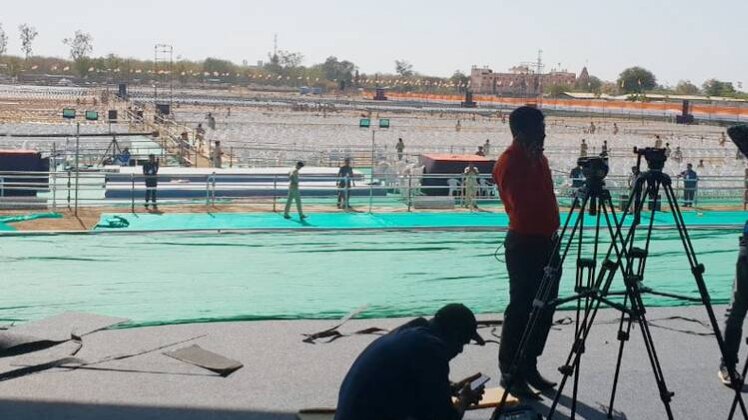 बैठक की तैयारियों का जायजा लेते पार्टी पदाधिकारी(फोटो-@SATAVRAJEEV)