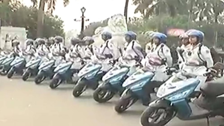 महिला पुलिस