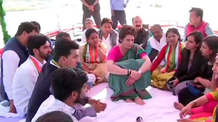 प्रियंका गांधी का यूपी में पहला चुनावी दौरा शुरू (फोटो-ANI/Twitter)