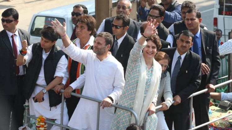 गुजरात में कांग्रेस का चुनावी शंखनाद, राहुल-प्रियंका का 'हल्लाबोल'