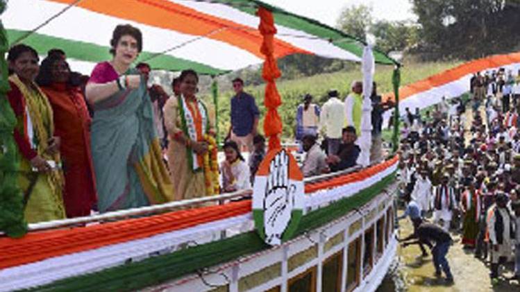 प्रियंका गांधी का यूपी में पहला चुनावी दौरा शुरू (फोटो-ANI/Twitter)