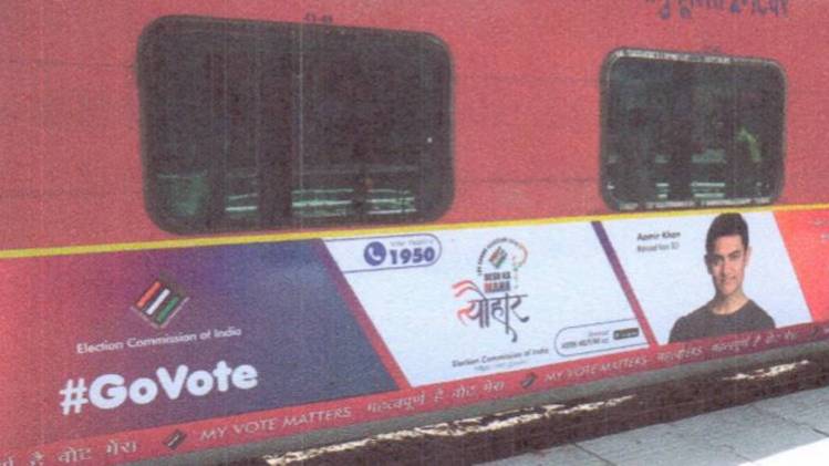 ट्रेनों में खास तरह की विनायल रैपिंग(फोटो- भारत निर्वाचन आयोग)