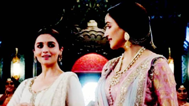 आलिया भट्ट और माधुरी दीक्षित