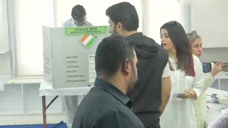 बच्चन परिवार ने डाला वोट