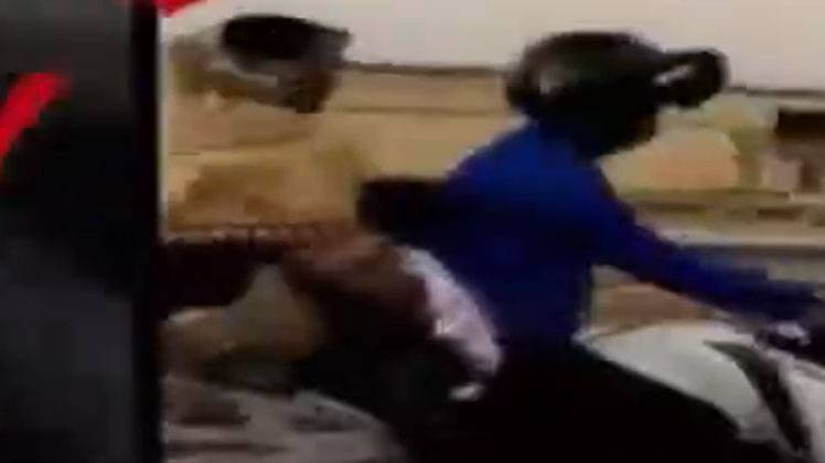 एक्सप्रेस वे पर चलती बाइक में लगी आग