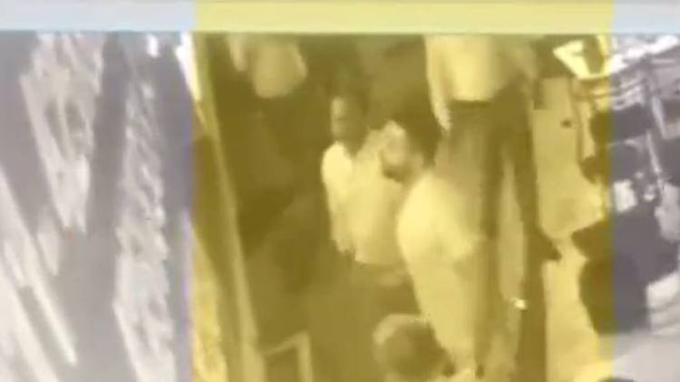 रेस्टोरेंट में मारपीट का सीसीटीवी