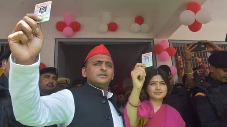 डिंपल यादव और अखिलेश यादव