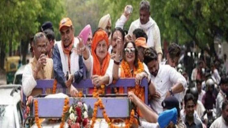 किरण खेर ने चंडीगढ़ से दूसरी बार नामांकन भरा