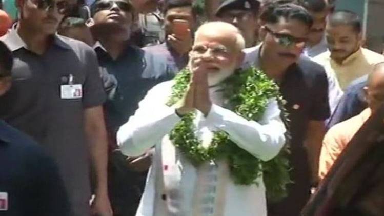 काल भैरव मंदिर में मोदी