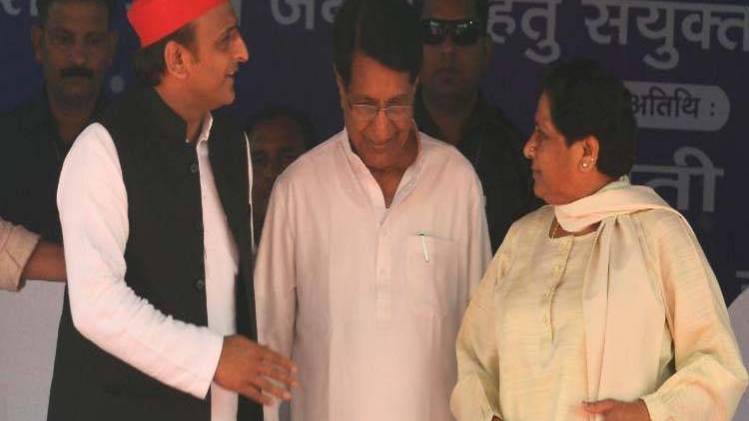 देवबंद में रैली के दौरान मायावती और अखिलेश यादव