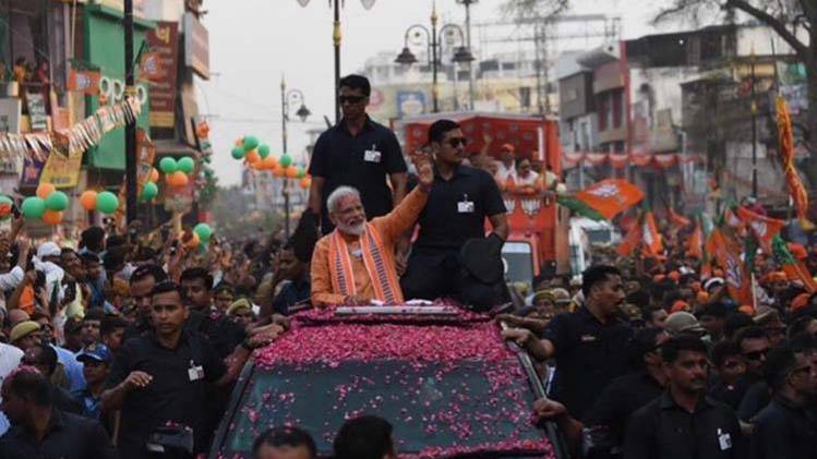 प्रधानमंत्री नरेंद्र मोदी का रोड शो