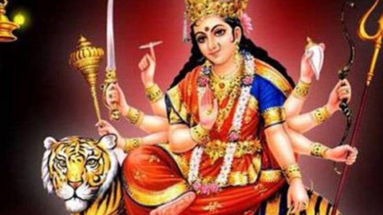 नवरात्रि में मां दुर्गा की पूजा