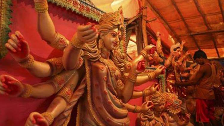 नवरात्रि में मां दुर्गा की पूजा (फोटो-इंडिया टुडे आर्काइव)
