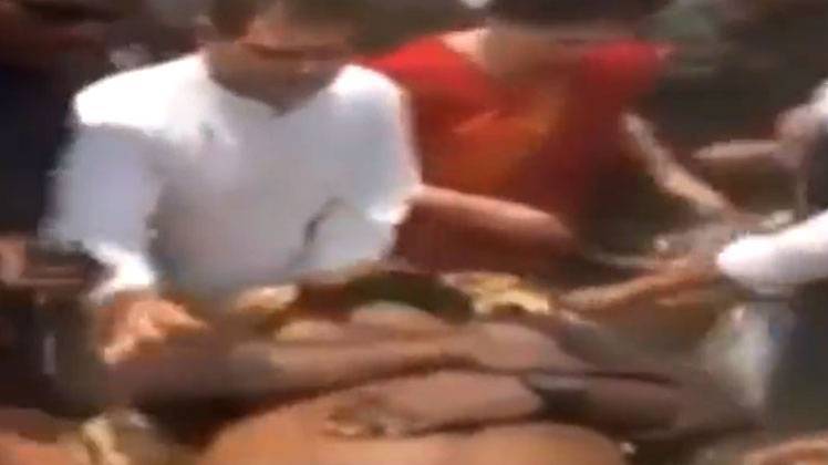 जब घायल पत्रकारों की मद्द के लिए आगे आए राहुल-प्रियंका