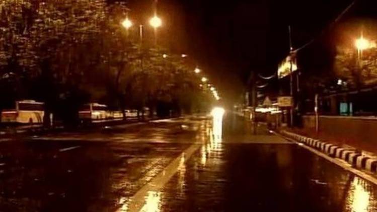 दिल्ली में बारिश और चली तेज हवाएं(फाइल फोटो-ANI)