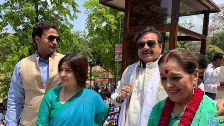 पूनम सिन्हा के प्रचार में शत्रुघ्न सिन्हा