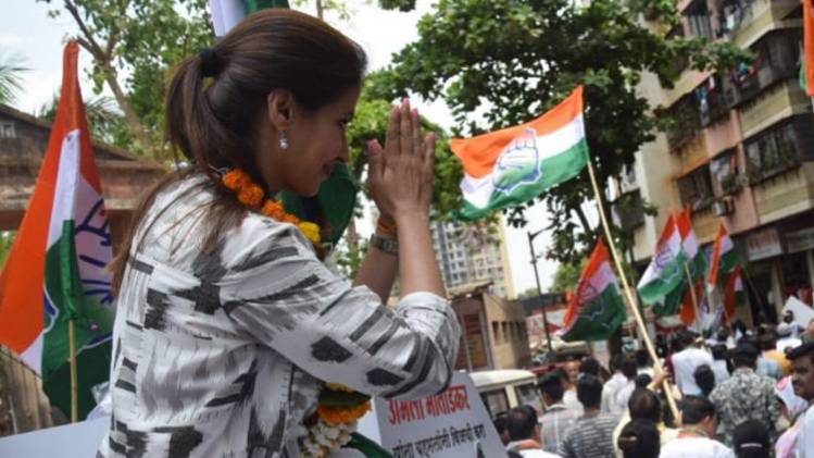 उर्मिला मातोंडकर (फोटो-twitter)