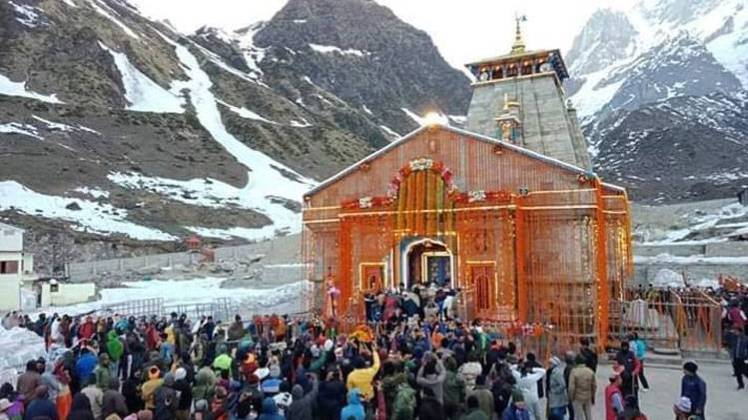 श्रद्धालुओं के लिए खुले बदरीनाथ धाम के कपाट(Photo: Twitter)