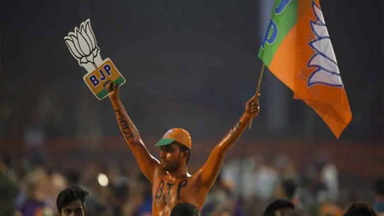 बंगाल में क्या कहता है Exit Poll?