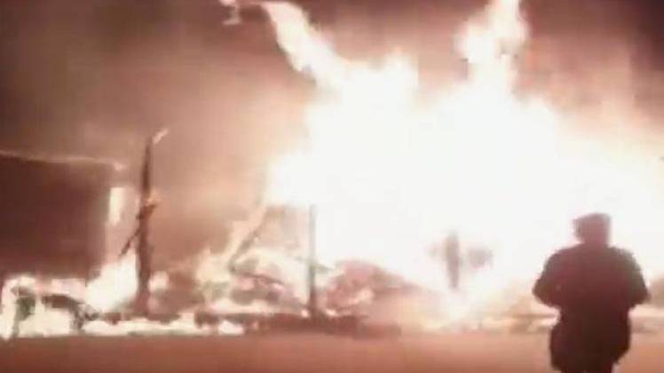 बिहार में भीषण अग्निकांड की भेंट चढ़े कई मकान