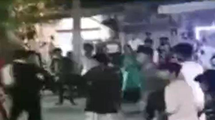 धौलपुर में बीच बाजार मचा बवाल, जमकर चले लाठी-डंडे