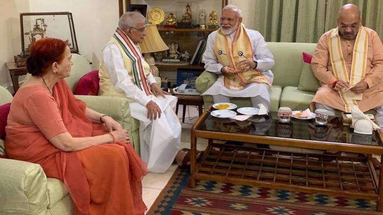 मुरली मनोहर जोशी से मिले पीएम मोदी