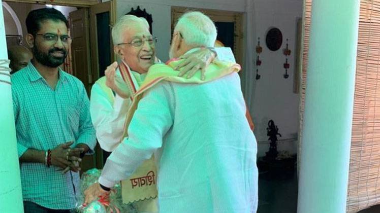 बंपर जीत के बाद आडवाणी, जोशी से मिले मोदी-शाह