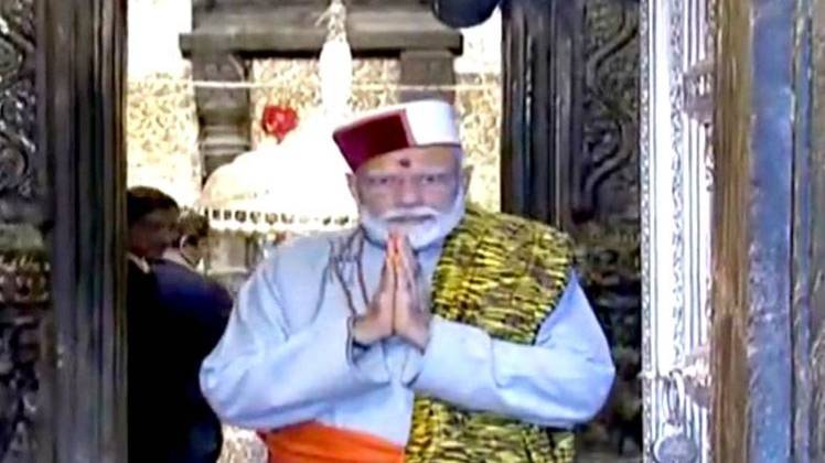 केदारनाथ में PM मोदी ने किए मंदिर दर्शन