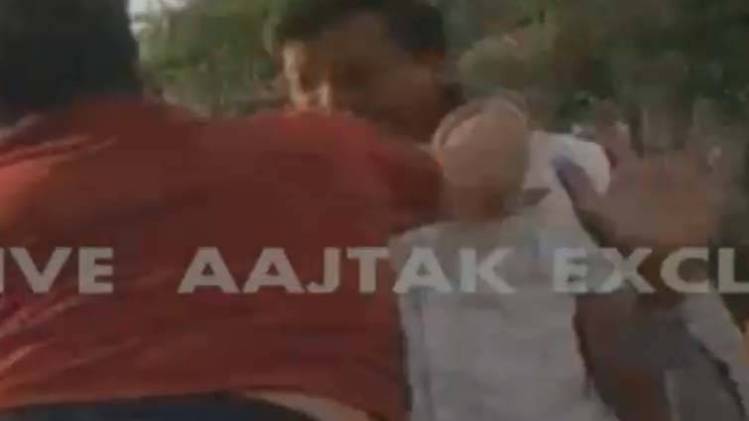 केजरीवाल को पड़ा थप्पड़