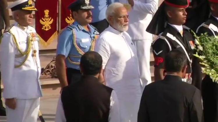 वॉर मेमोरियल पर मोदी