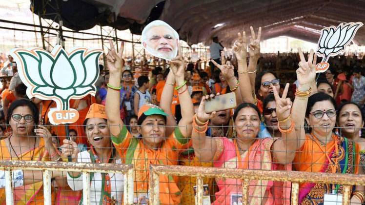 एग्जिट पोल में मोदी सुनामी से विपक्ष में हलचल